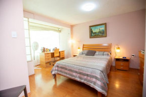 Habitación doble matrimonial con baño y jacuzzi compartido